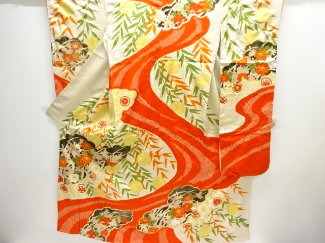 アンティーク　絞り雲取りに菊模様刺繍振袖